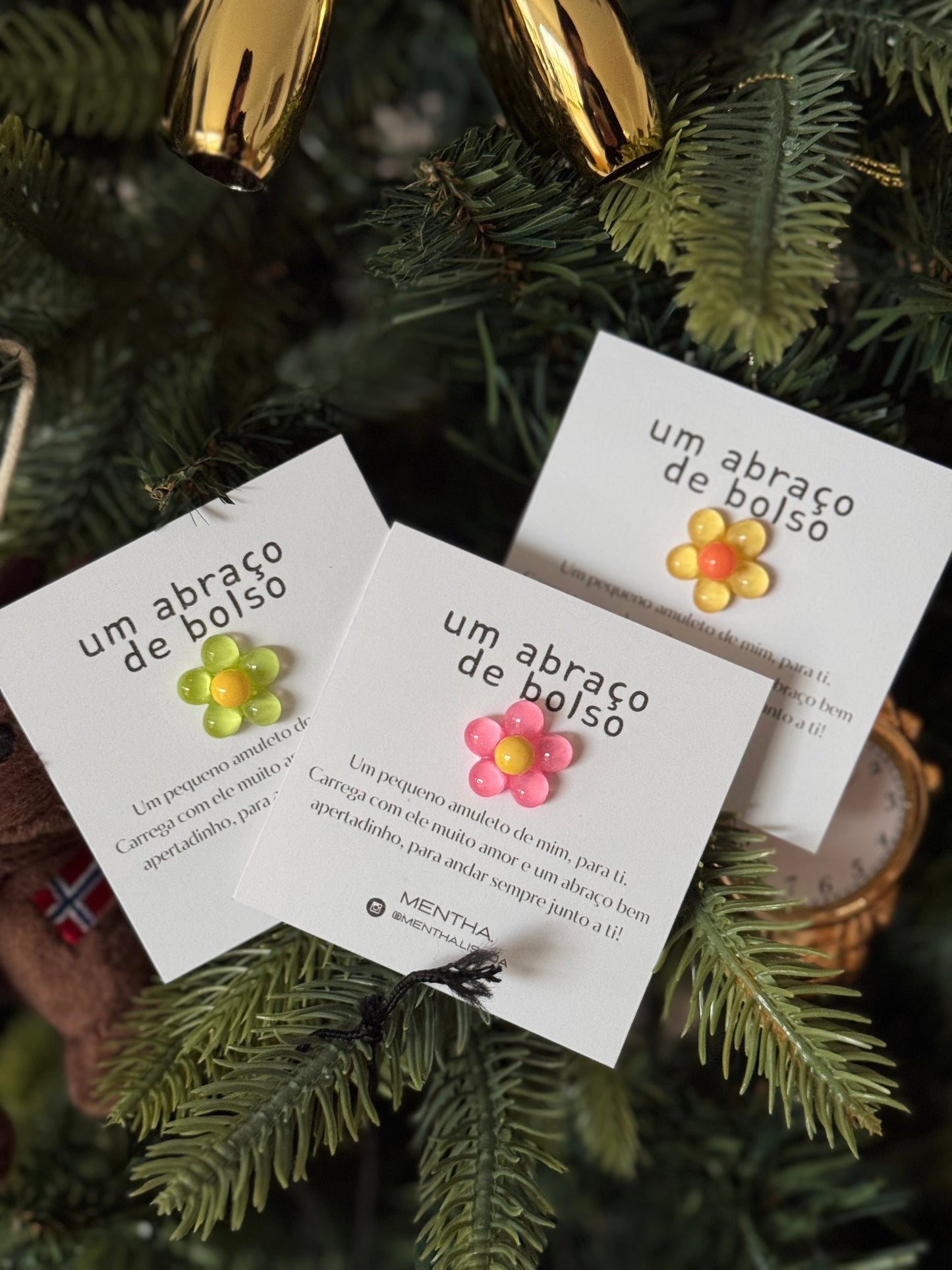 Conjunto 3 amuletos: rosa, verde e amarelo 🌺