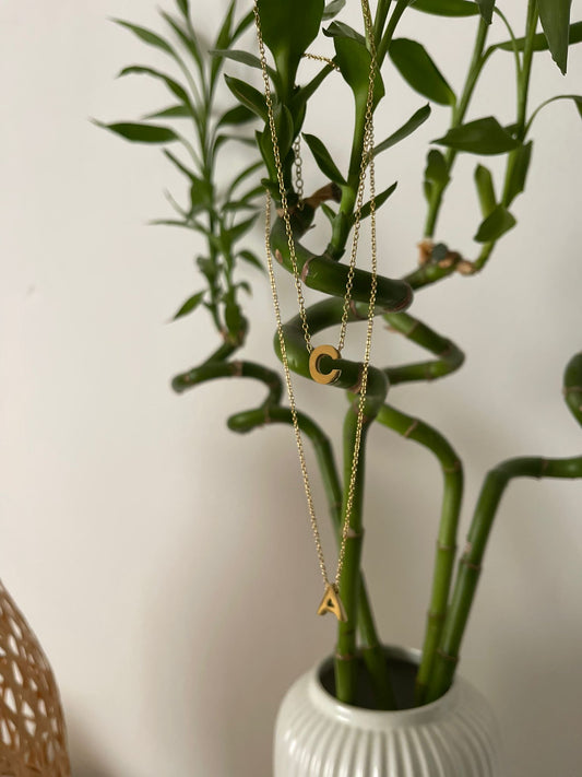 Fio personalizado com inicial (com pompom) | Personalized yarn with initial (with pompom)