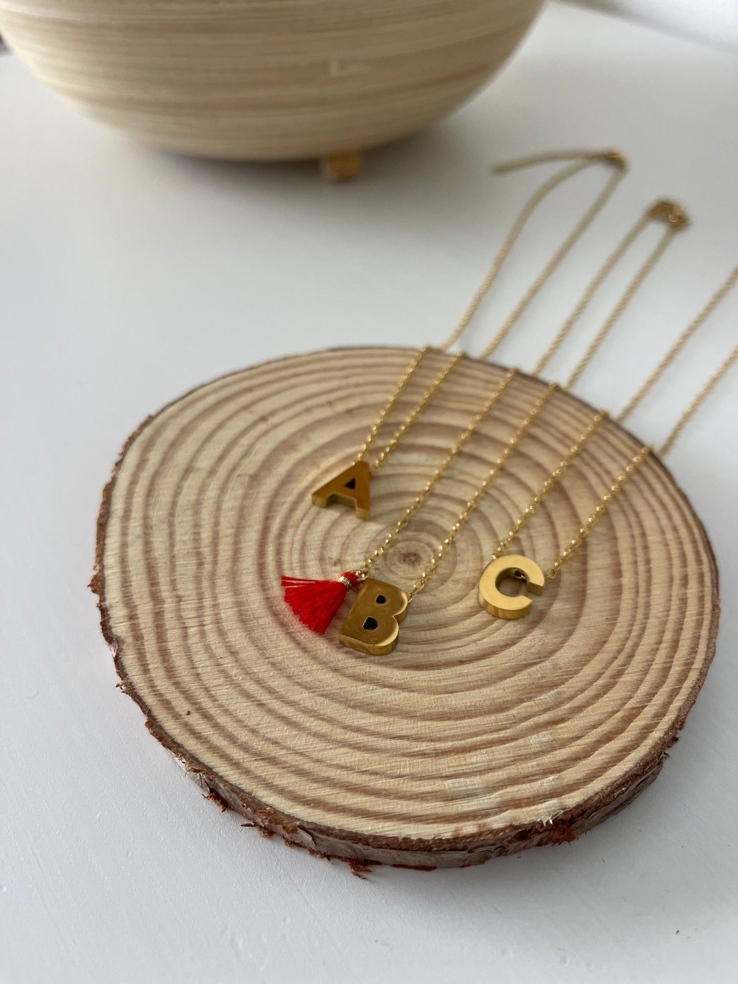 Fio personalizado com inicial (com pompom) | Personalized yarn with initial (with pompom)