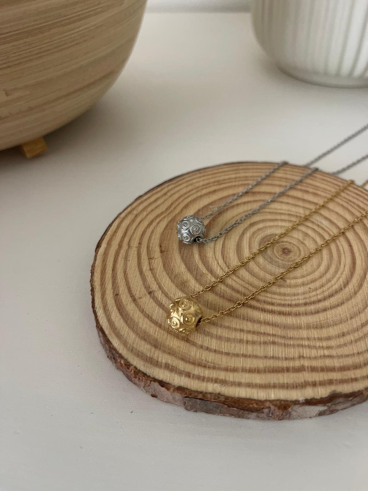 Fio com conta de Viana | Necklace with Viana bead