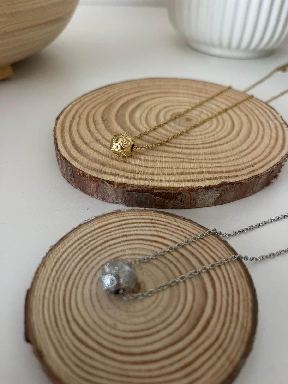Fio com conta de Viana | Necklace with Viana bead