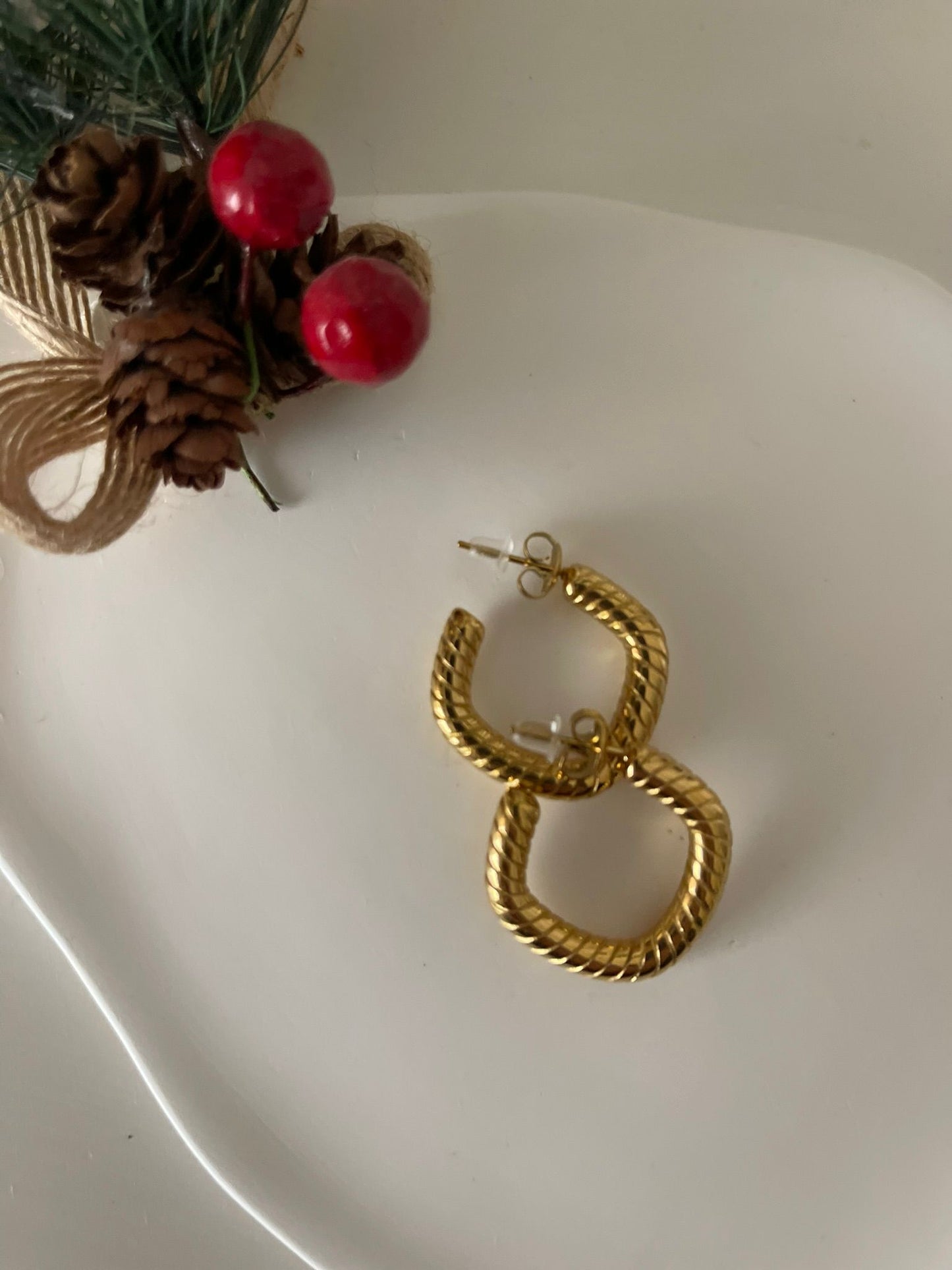 Brincos 100% aço inoxidável em dourado | 100% stainless steel earrings in gold