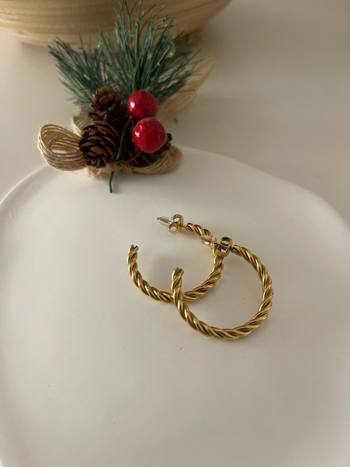 Brincos 100% aço inoxidável em dourado | 100% stainless steel earrings in gold