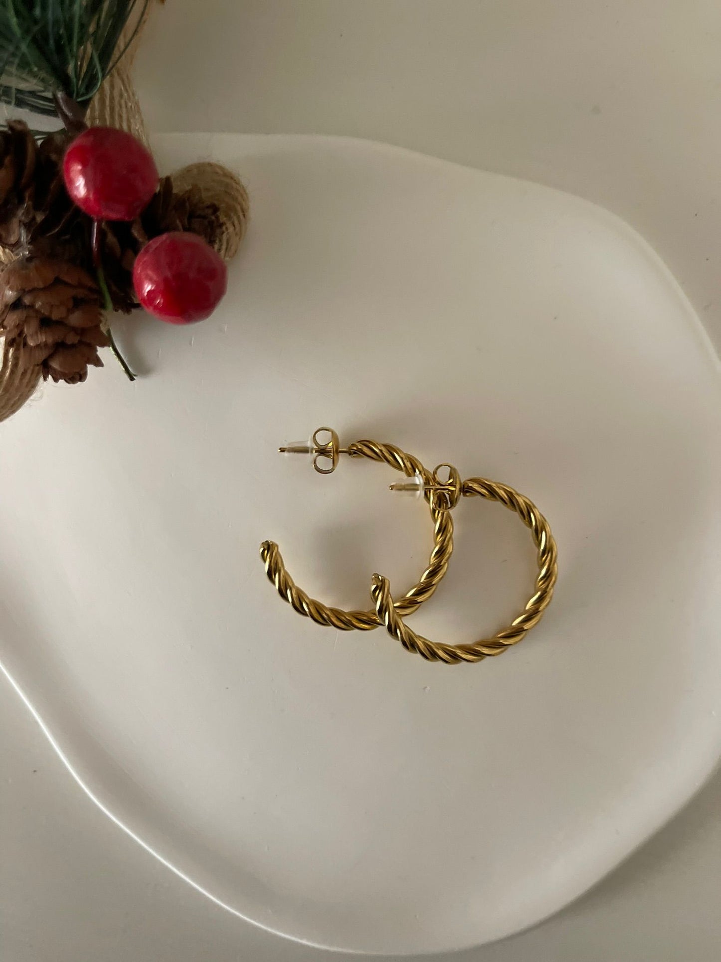 Brincos 100% aço inoxidável em dourado | 100% stainless steel earrings in gold