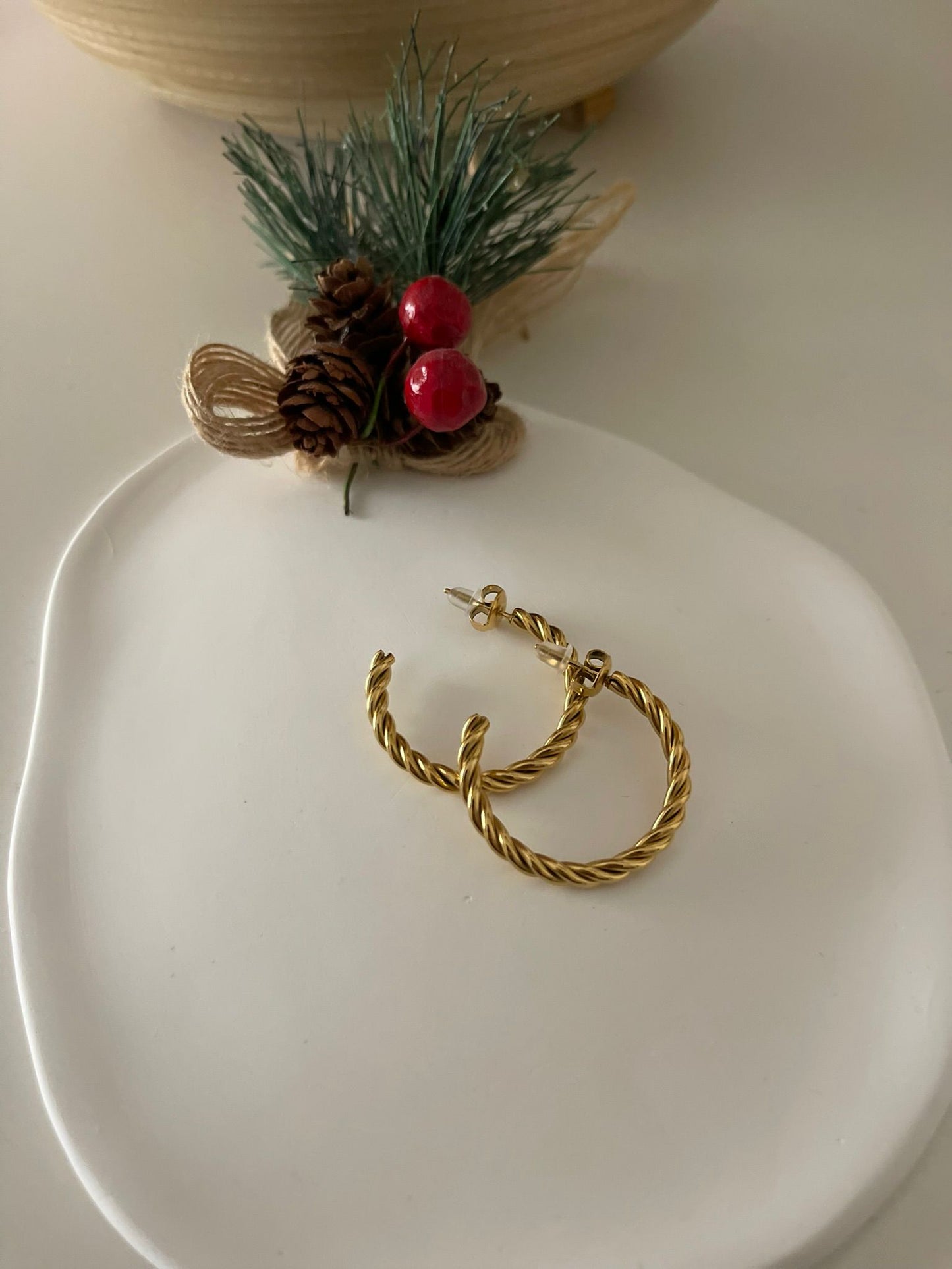 Brincos 100% aço inoxidável em dourado | 100% stainless steel earrings in gold