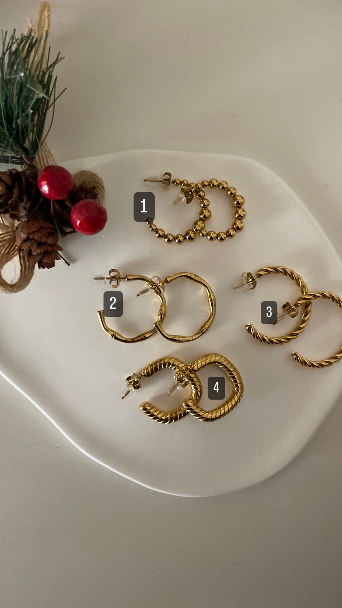 Brincos 100% aço inoxidável em dourado | 100% stainless steel earrings in gold