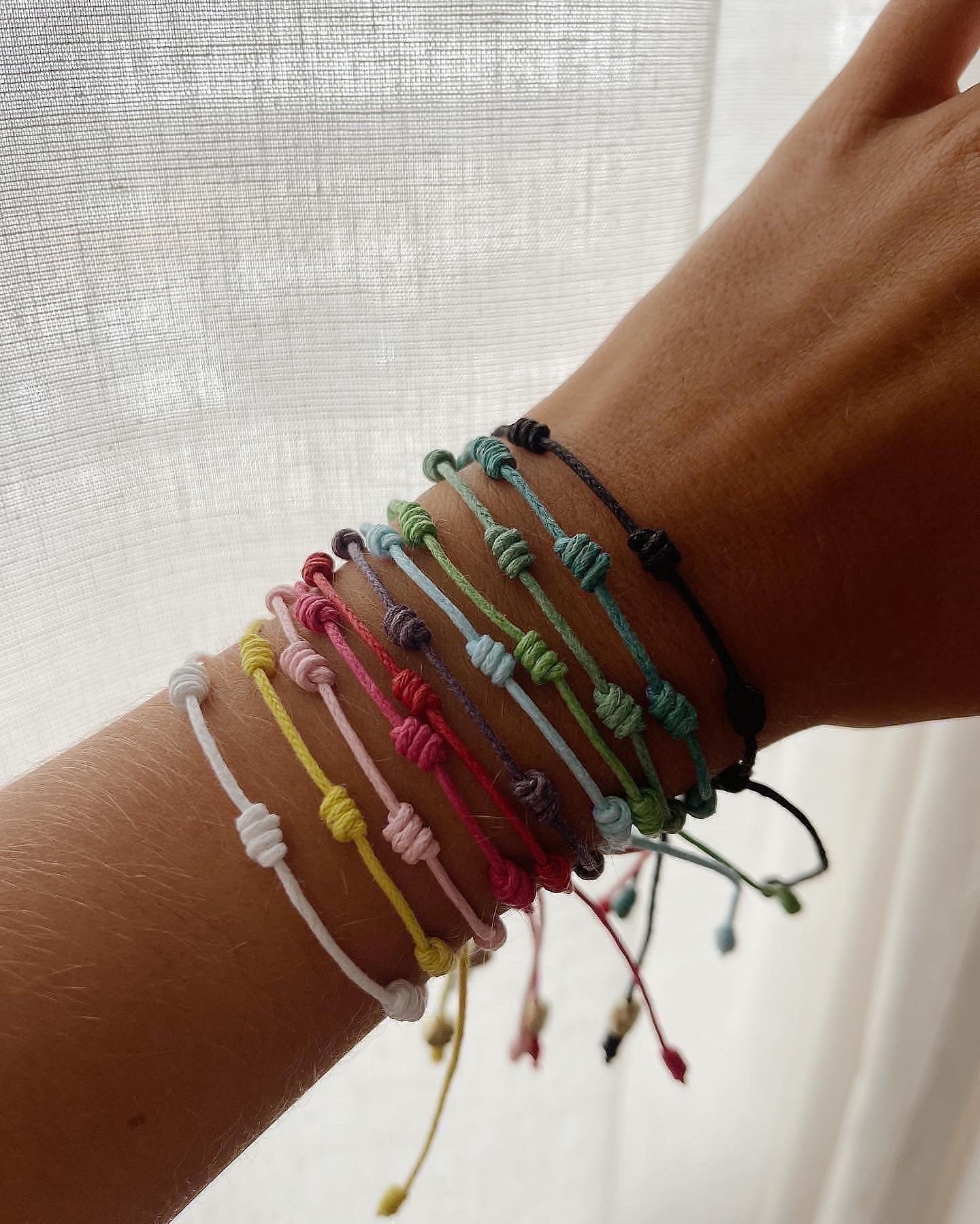 Conjunto de 4 pulseiras com 7 nós (sem pendentes) | Set of 4 Bracelets with 7 knots (without pendants)