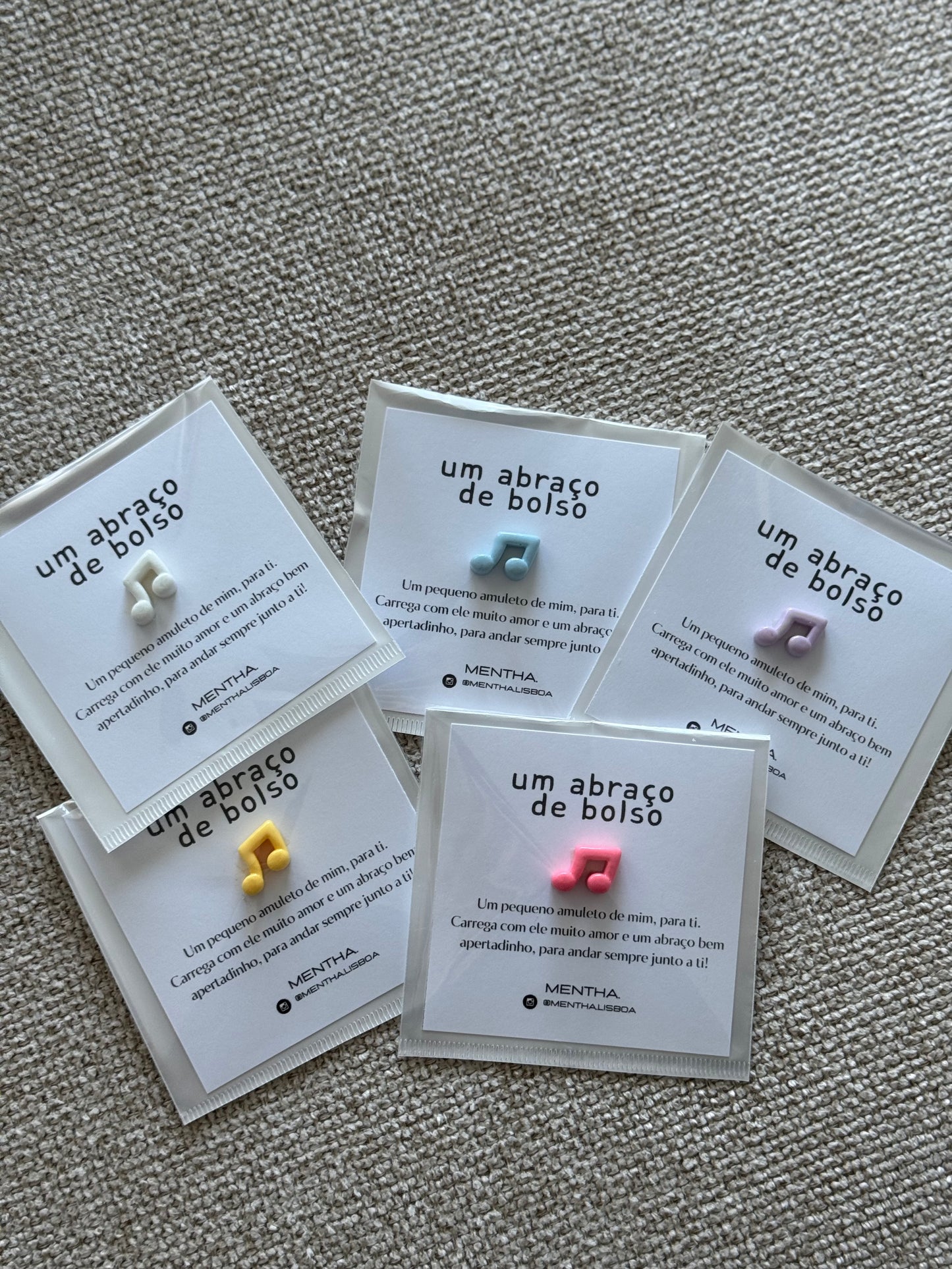 Conjunto 🎵 🎶: 3 charms aleatorios