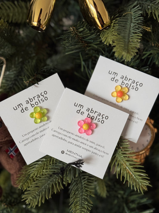 Conjunto 3 amuletos: rosa, verde e amarelo 🌺