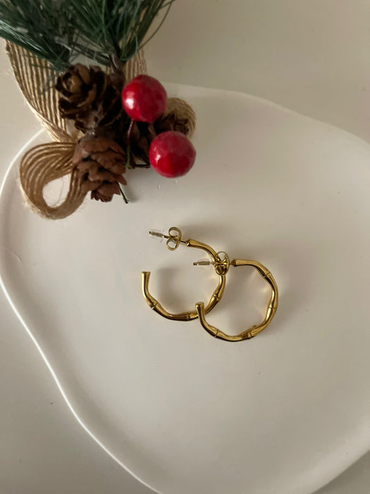 Brincos 100% aço inoxidável em dourado | 100% stainless steel earrings in gold