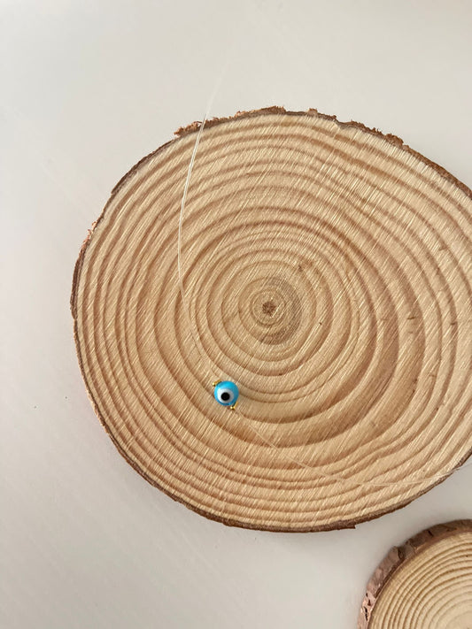 Minimalist wire with Turkish eye |